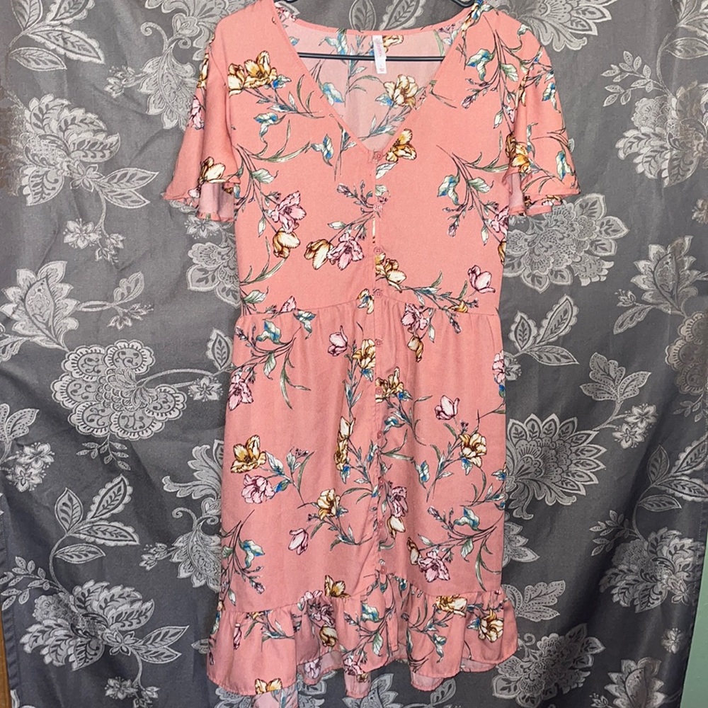 Peach short sleeved dress with flower pattern, button up, ties in back